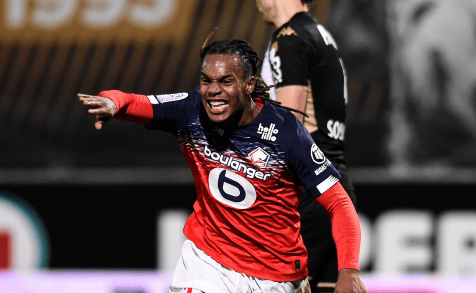 包含里尔队客场战胜对手豪取三分继续领跑积分榜的词条