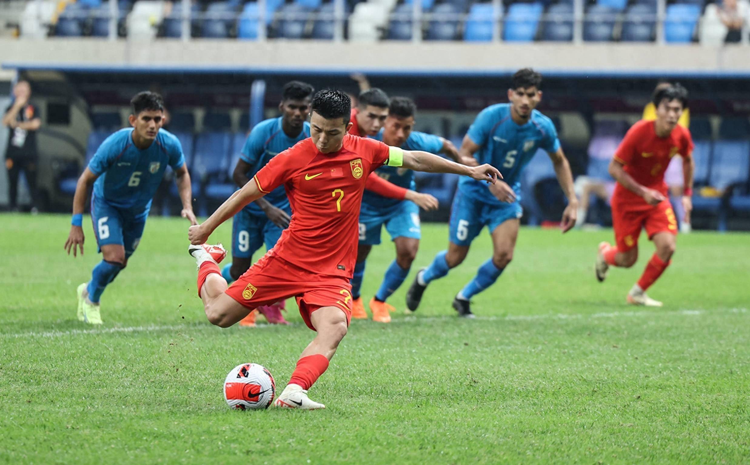 B体育体育官网app-包含精彩的女子足球赛事，中国队取得喜人成绩的词条