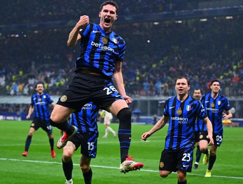 包含国际米兰铁卫遭遇伤病，或将缺席下一个比赛的词条