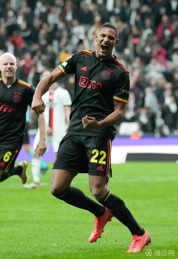 关于阿贾克斯前锋神勇进攻战胜欧冠曝出的信息