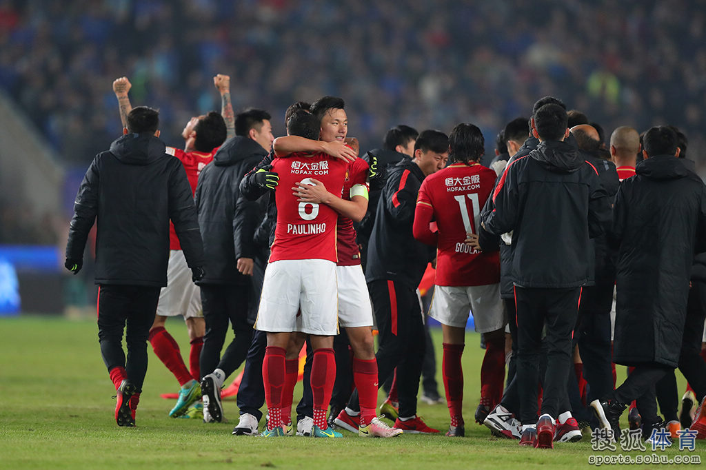 苏宁备战与广州恒大的比赛,备受瞩目 苏宁备战与广州恒大的比赛,备受瞩目