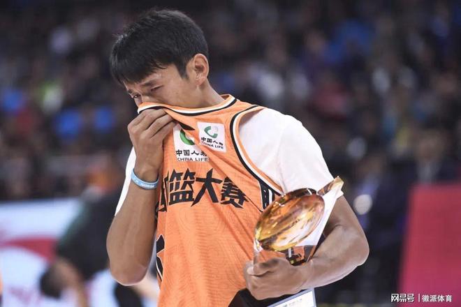 B体育体育官方-包含职业篮球联赛选手秀出超强个人表现的词条