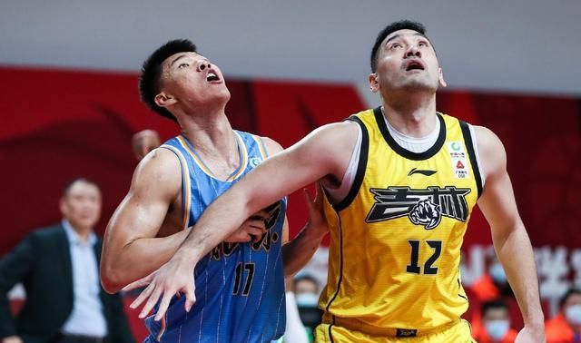 吉林队取得胜利，跻身前八