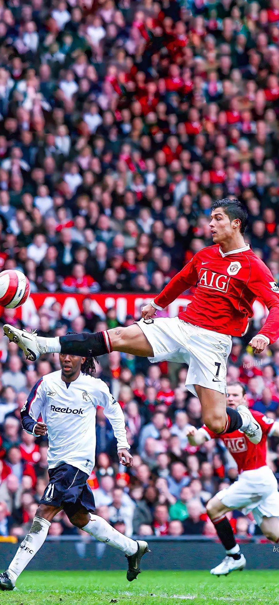 传C罗有望回归曼联，球迷纷纷热议