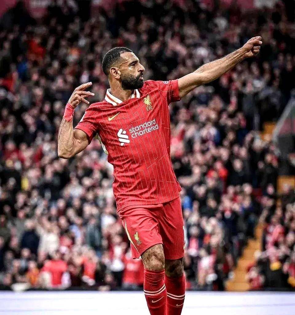 B体育体育官方登录入口-AC米兰后场核心伤缺：主力后卫意外受伤，球队防线不稳定