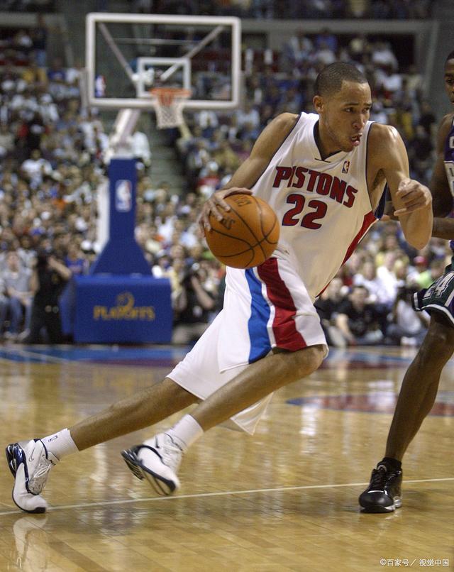 B体育体育官网app-雄鹿客场击败篮网，取得重要胜利！