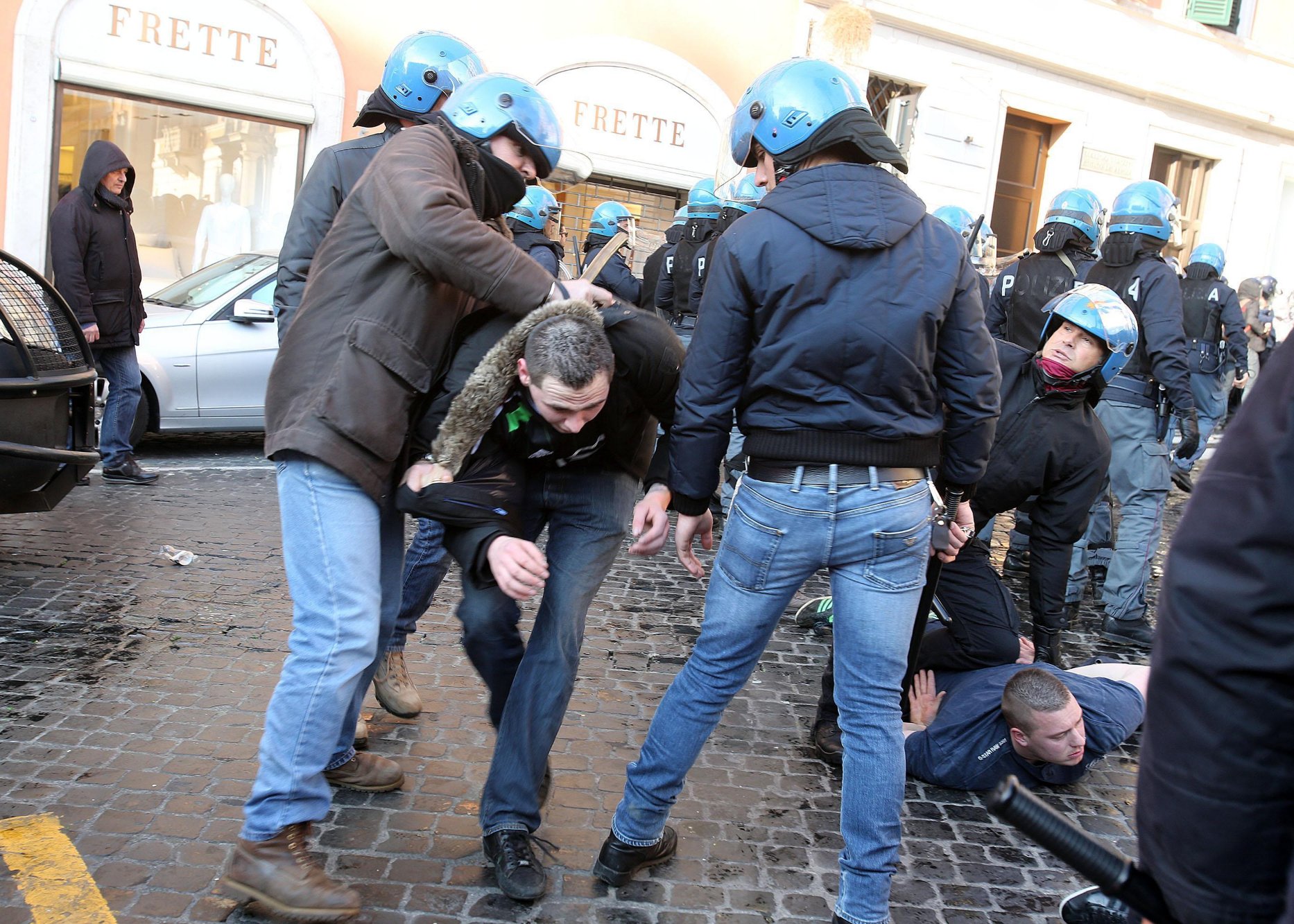 纽伦堡遭遇拜仁慕尼黑客场失利,惨遭对手压制击溃 纽伦堡遭遇拜仁慕尼黑客场失利,惨遭对手压制击溃