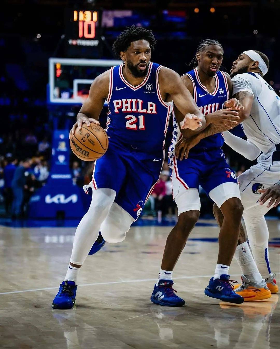 猛龙队力压76人继续领跑