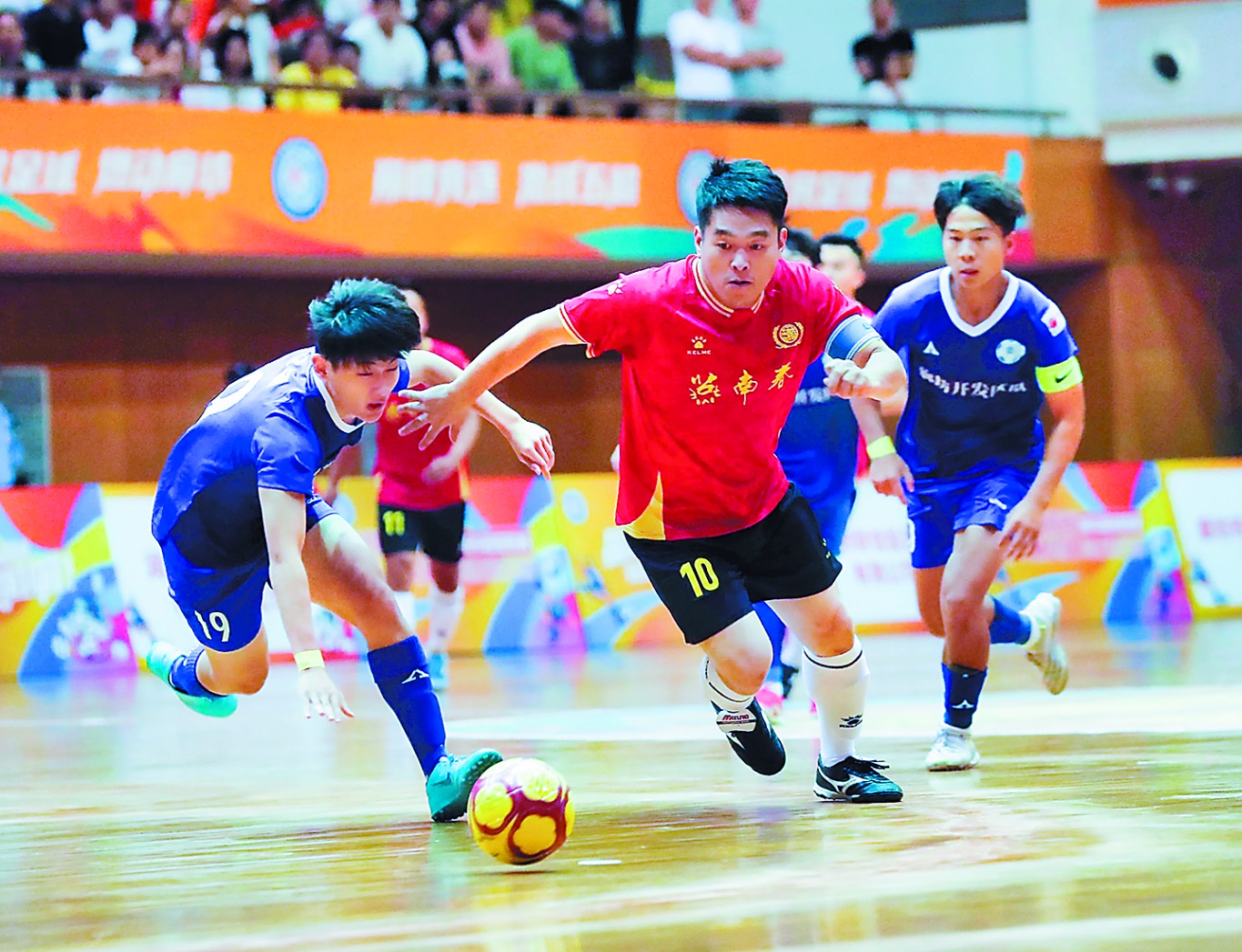 足球赛场风云变幻，热门球队实力抢眼的简单介绍