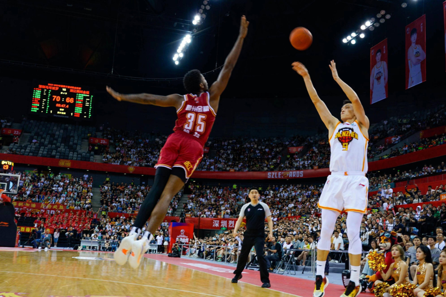 B体育体育下载-老将球员传承球队精神，在赛场上绽放光芒